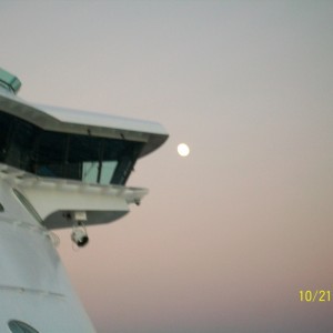 Moon_out_at_sundown_in_Tampa_