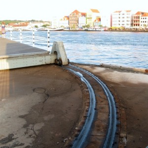 swing bridge open - Curacao