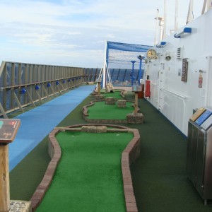 Jogging Track & Mini Golf - Deck 11 Fwd