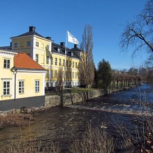 Castle_and_moat