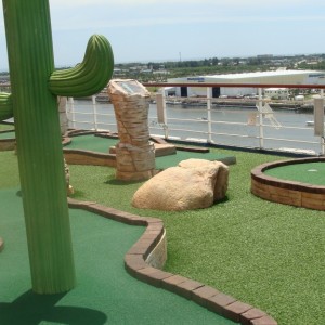 Mini Golf around funnel