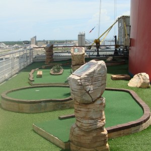 Mini Golf around funnel