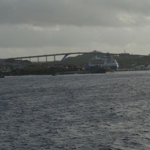 Pullmantuer's Monarch arriving at Willemstad