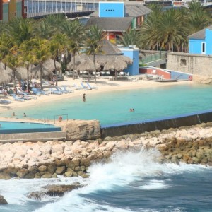 Renassaince Resort infinity pool