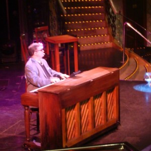 Piano Bar "Tony" warms up the crowd