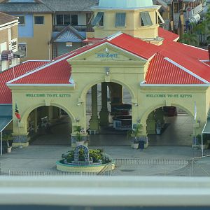 Cruise terminal building