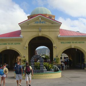 Cruise terminal building