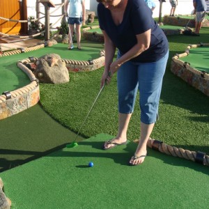 Patti lines up her putt