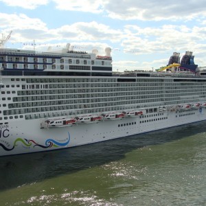 Norwegian Epic backs out of pier 88.