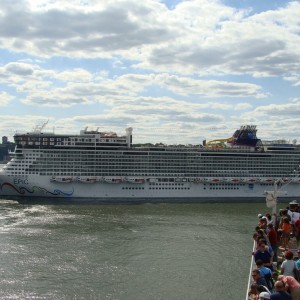 Norwegian Epic out in the Hudson River