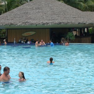 Pool & swim up bar