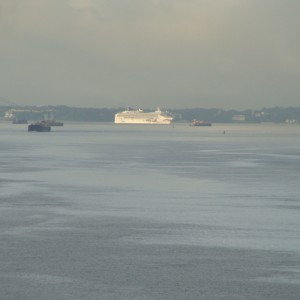 Norwegian Jewel enters the harbor