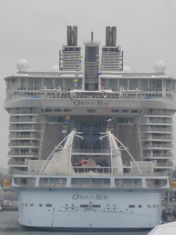 002  Stern of Oasis of the Seas