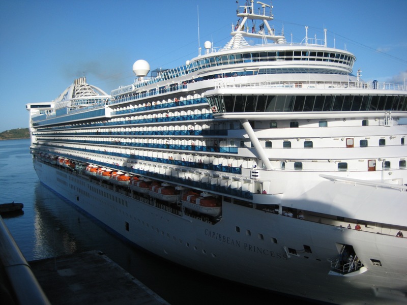 043 Caribbean Princess coming into Antigua