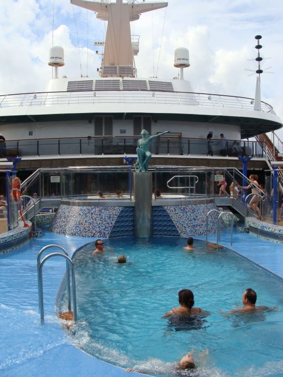 Apollo Pool - Lido Deck 9 Midship