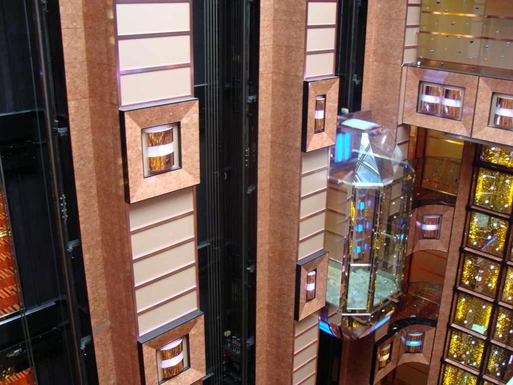 Atrium elevator