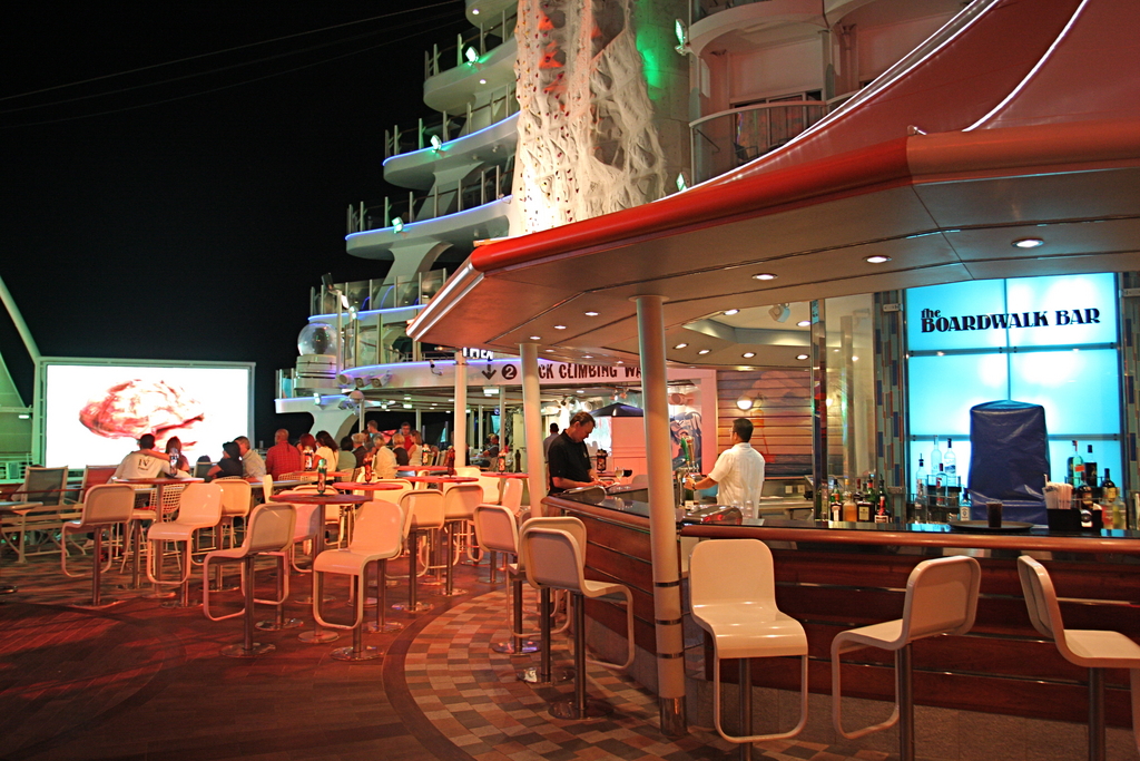 Boardwalk Bar and Aqua Theatre