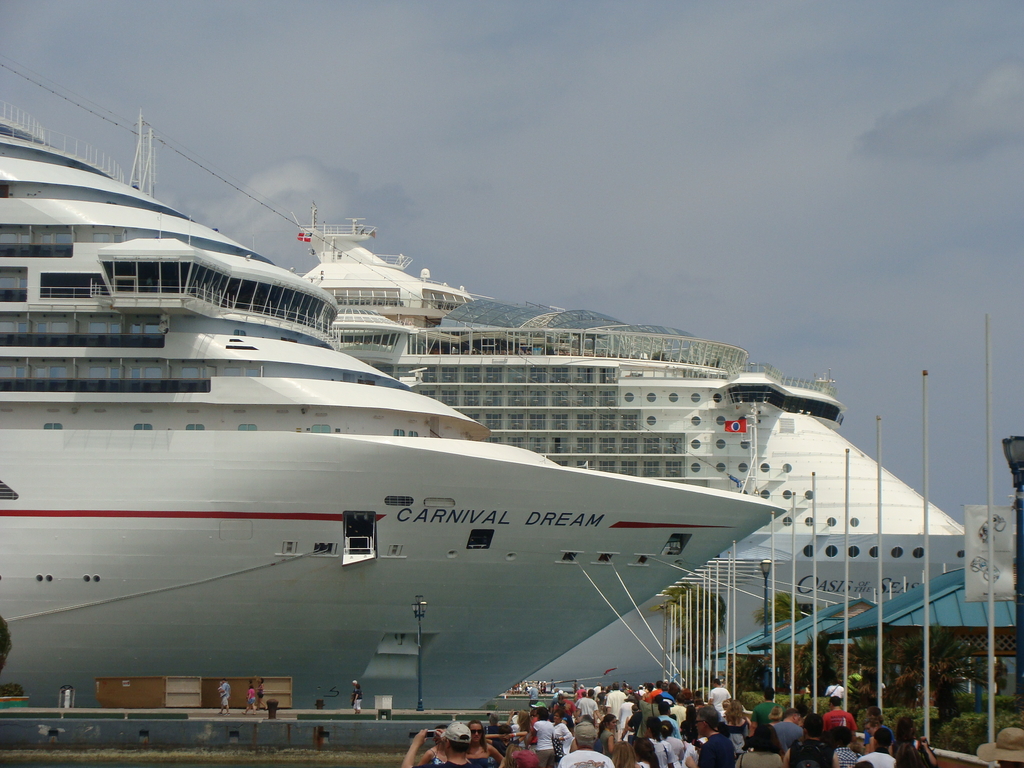 Carnival Dream & Oasis of the Seas