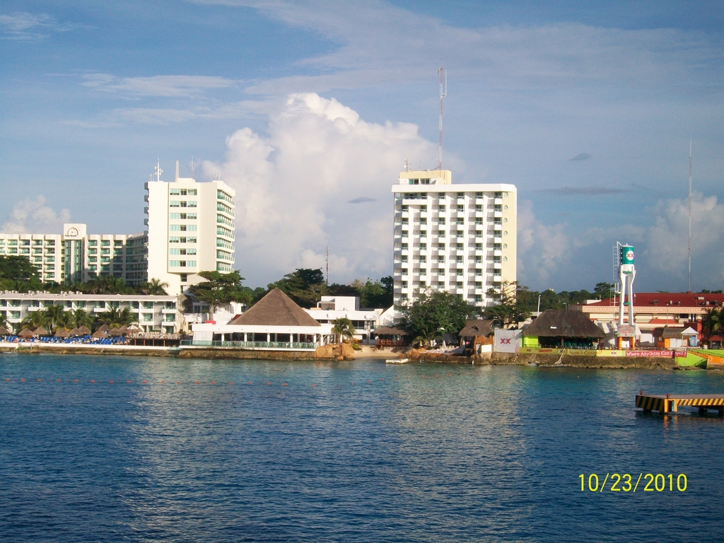 Cozumel_Port_2_