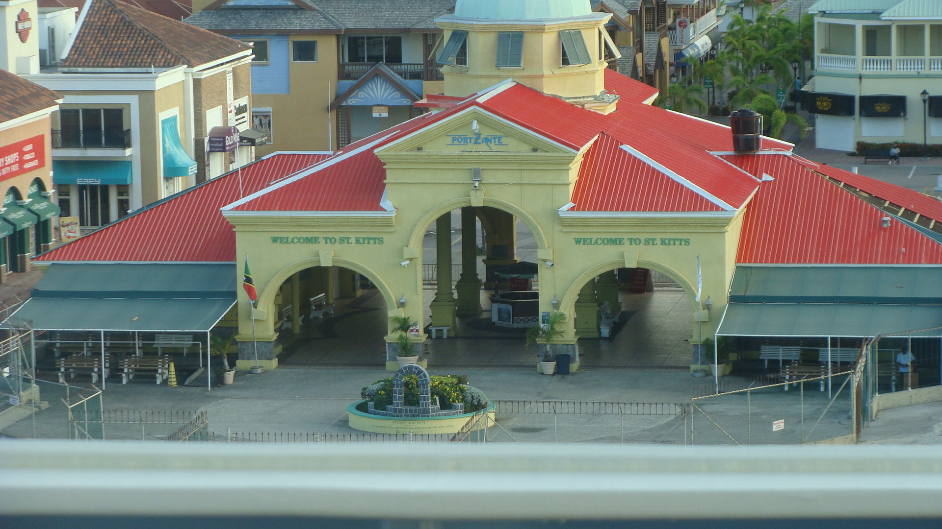 Cruise terminal building