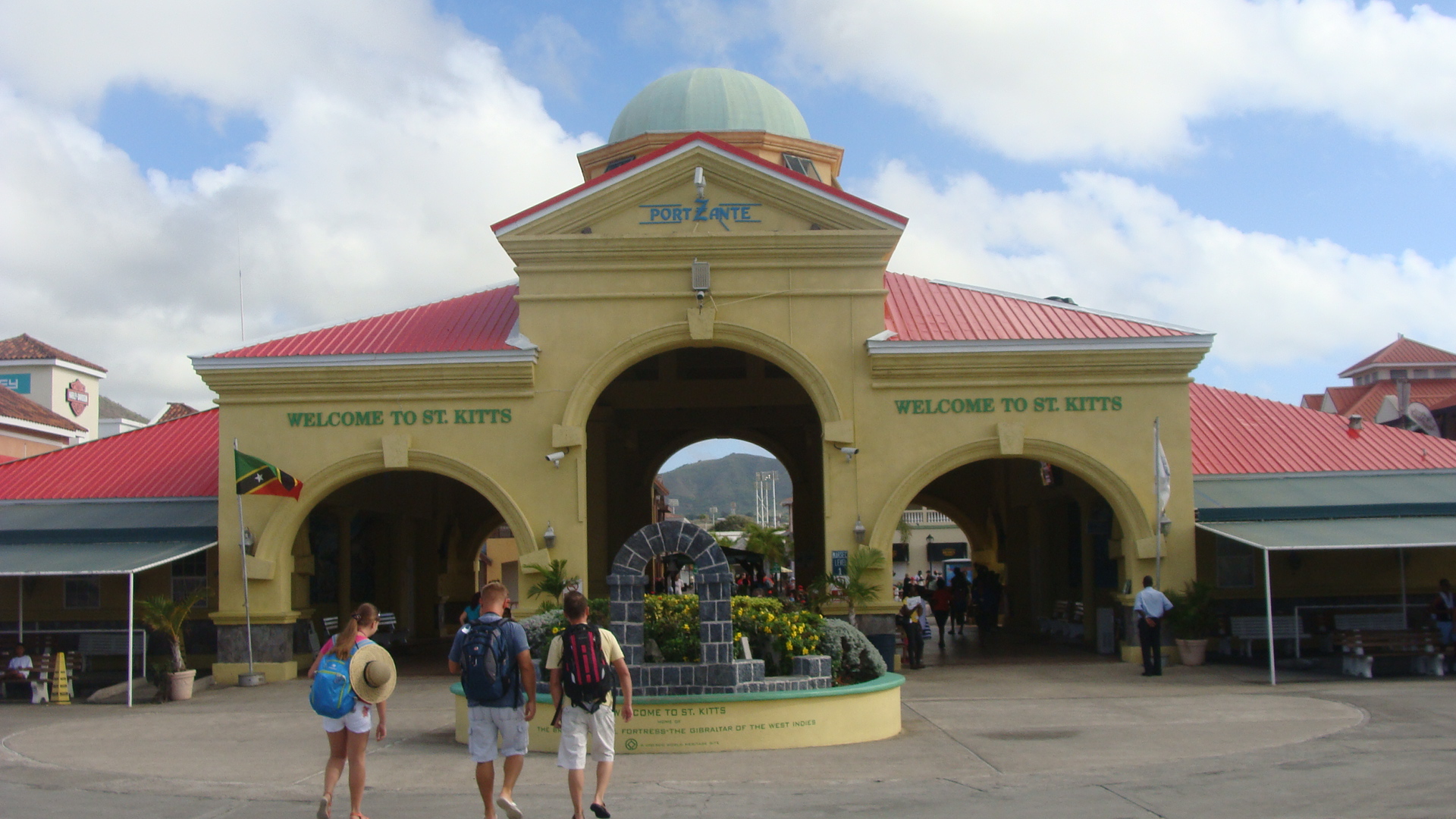 Cruise terminal building