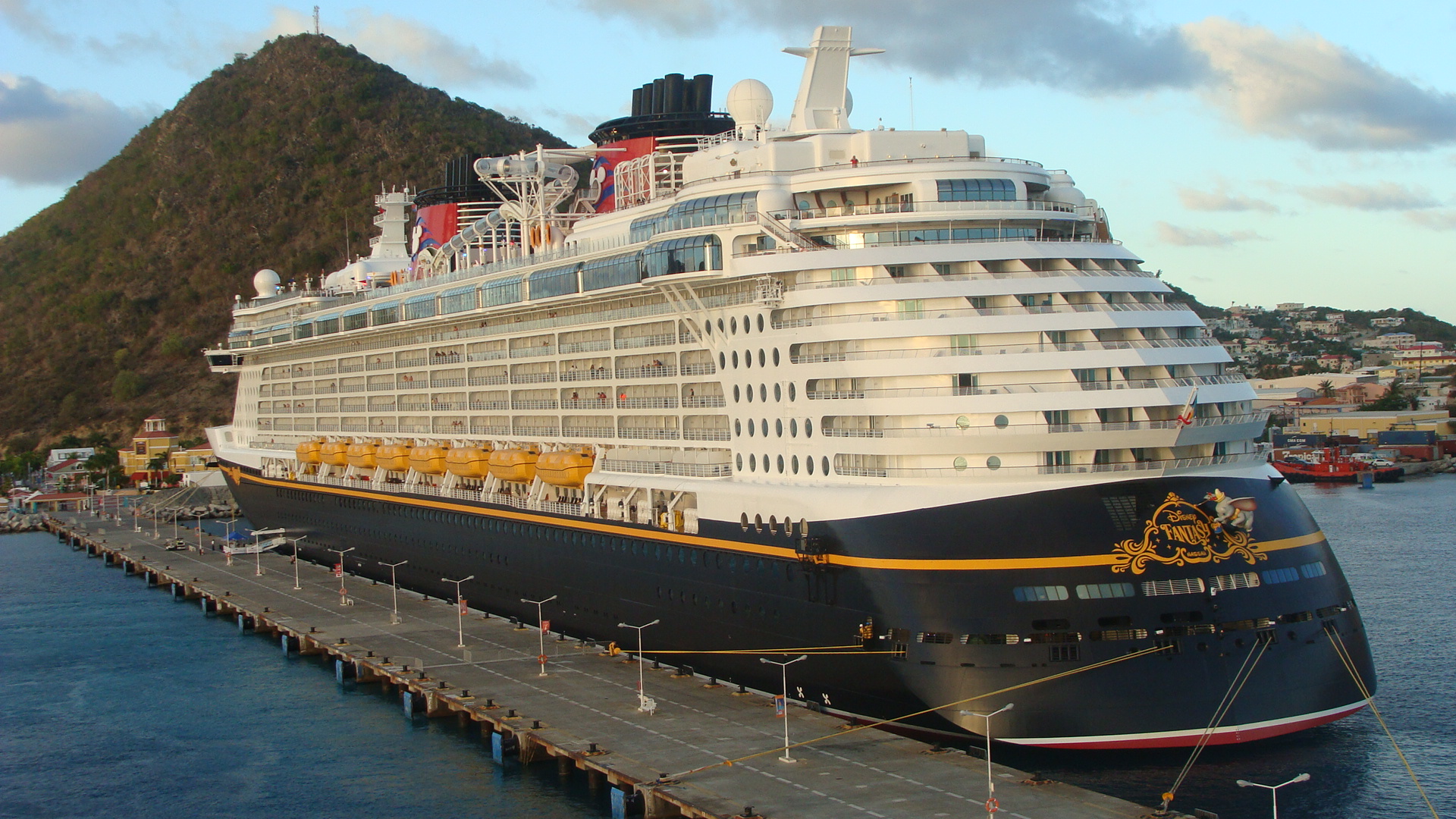 Disney Fantasy in St. Maarten