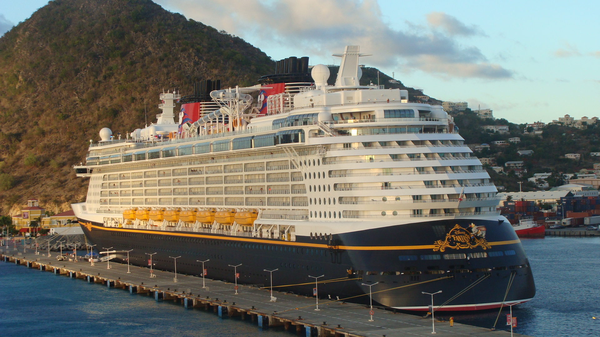 Disney Fantasy in St. Maarten