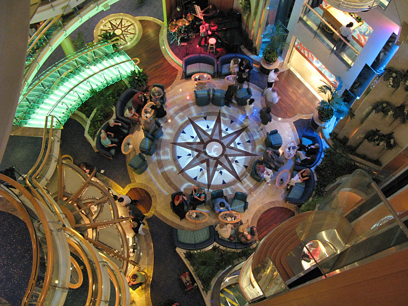 Jewel of the Seas, centrum