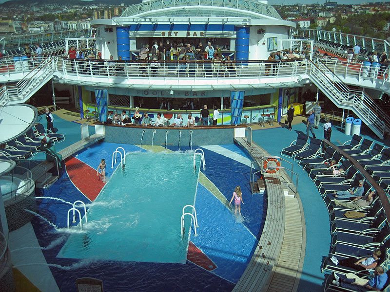 Jewel of the Seas, pool deck