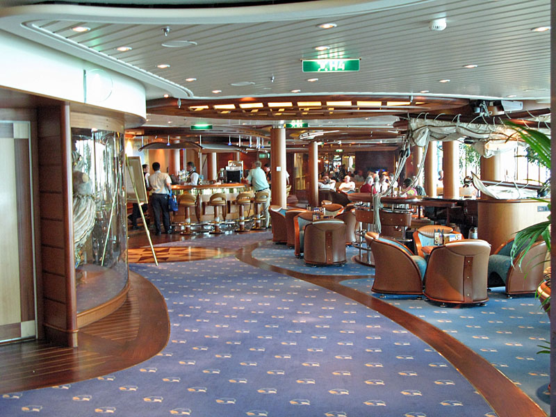 Jewel of the Seas, Schooner bar