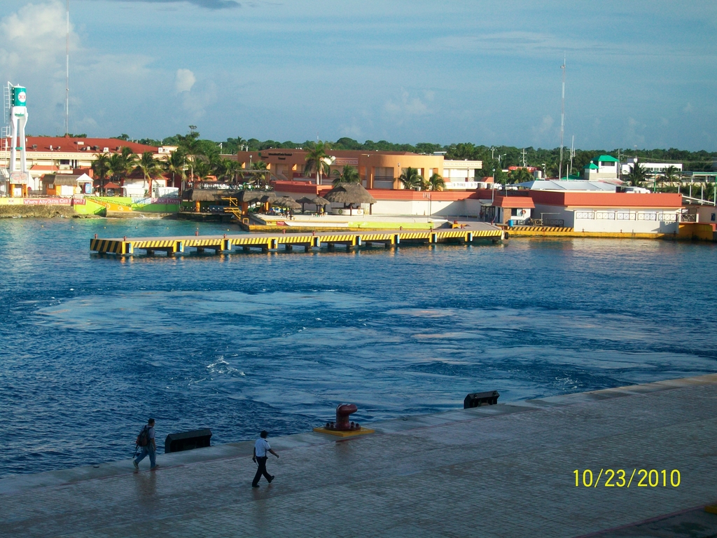 Leaving_Pier_at_Cozumel