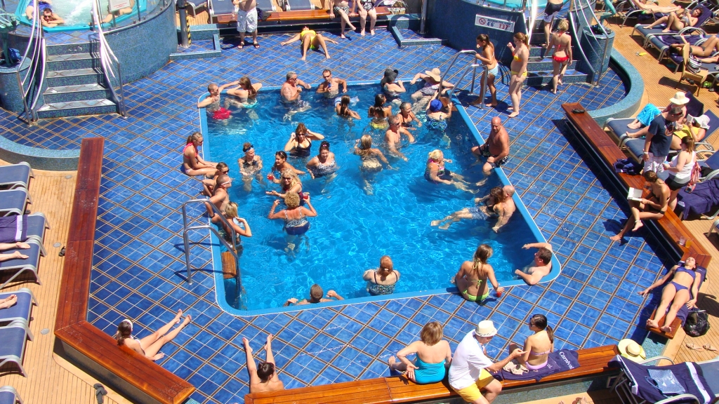 Liner Lido Pool - Deck 9 Aft