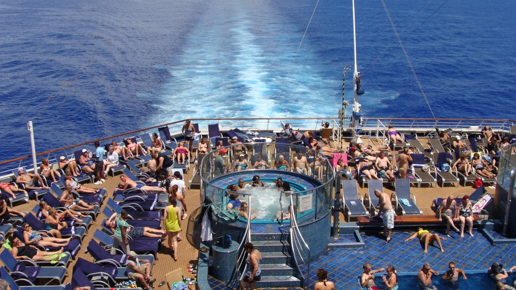 Liner Lido Pool - Deck 9 Aft