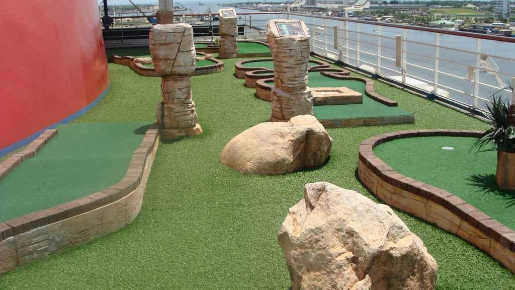 Mini Golf around funnel