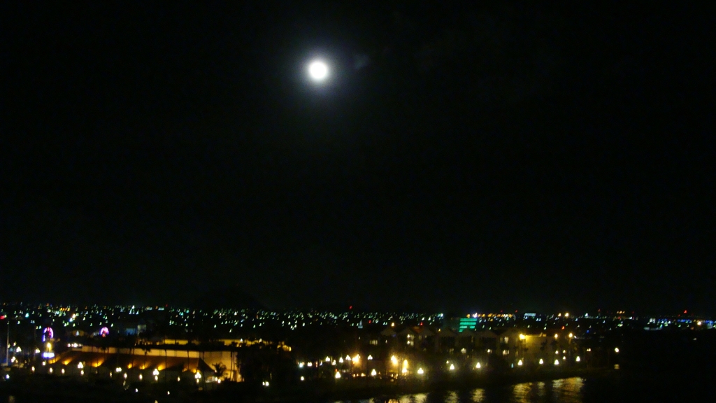 Nightime sailaway from Aruba