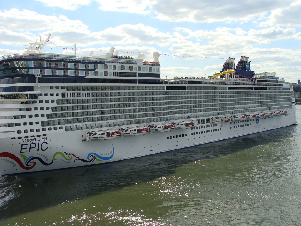 Norwegian Epic backs out of pier 88.