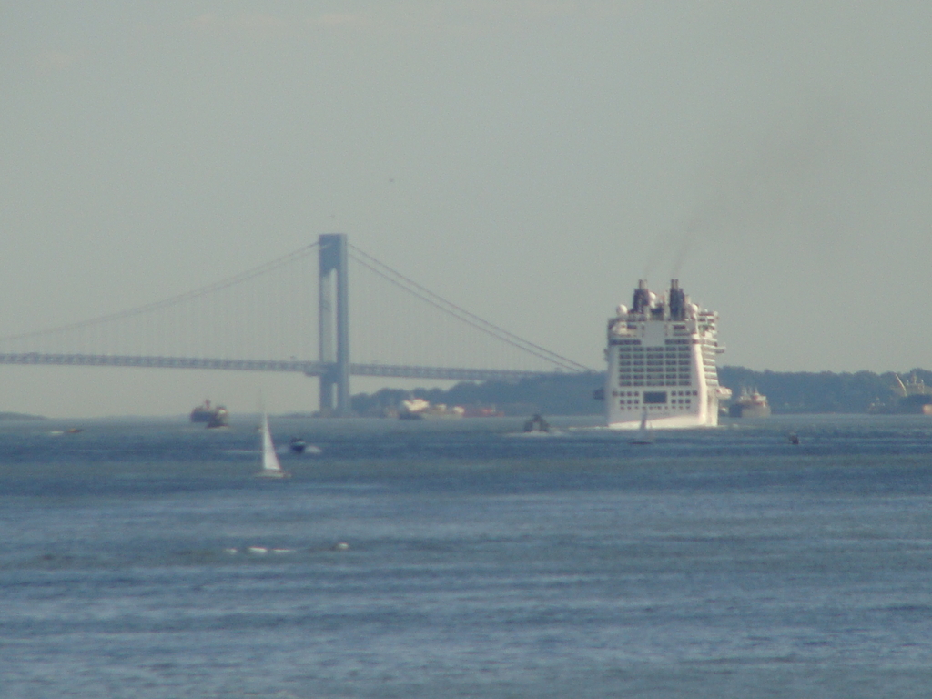 Norwegian Epic heads toward the Verrazano Bridge