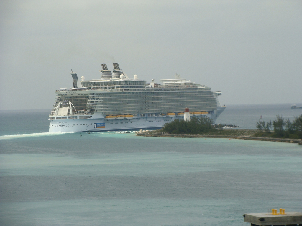 Oasis leaving Nassau