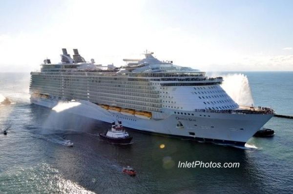 Oasis Of The Seas Arriving At Port Everglades