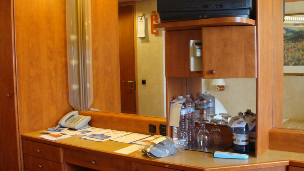 Our cabin # 6244 - desk and vanity