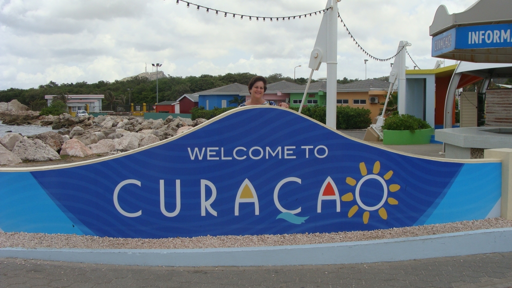 Patti & Curacao sign