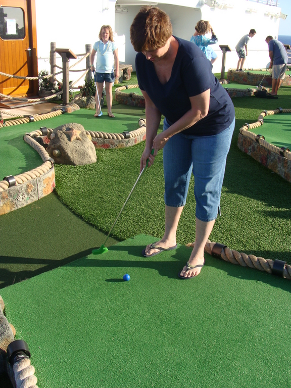 Patti lines up her putt