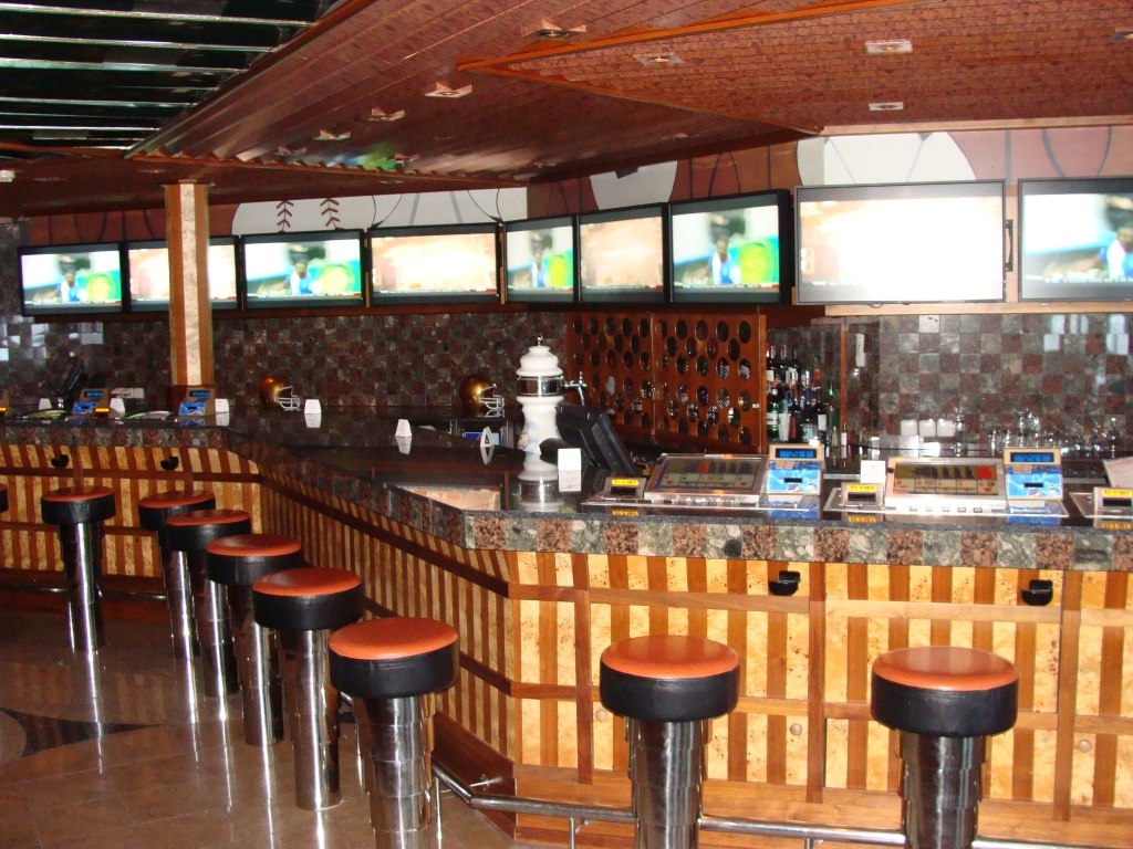 Perfect Game Sports Bar - Deck 2 Midship