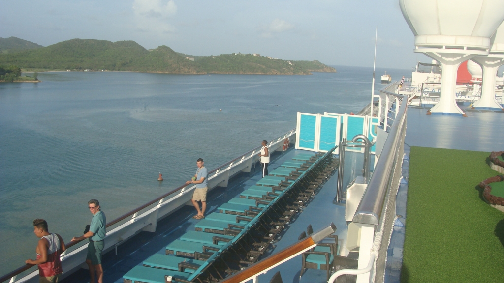 Sailing into Antigua