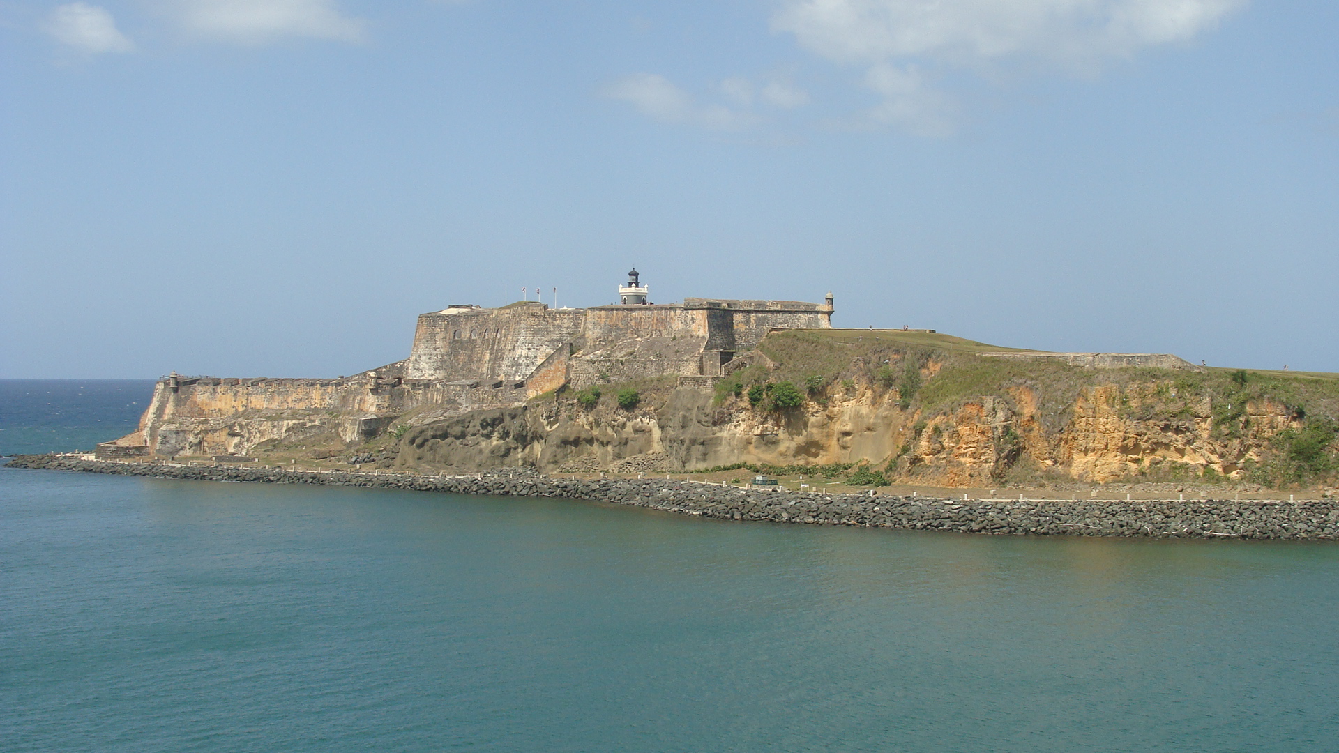 Sailing past El Morro