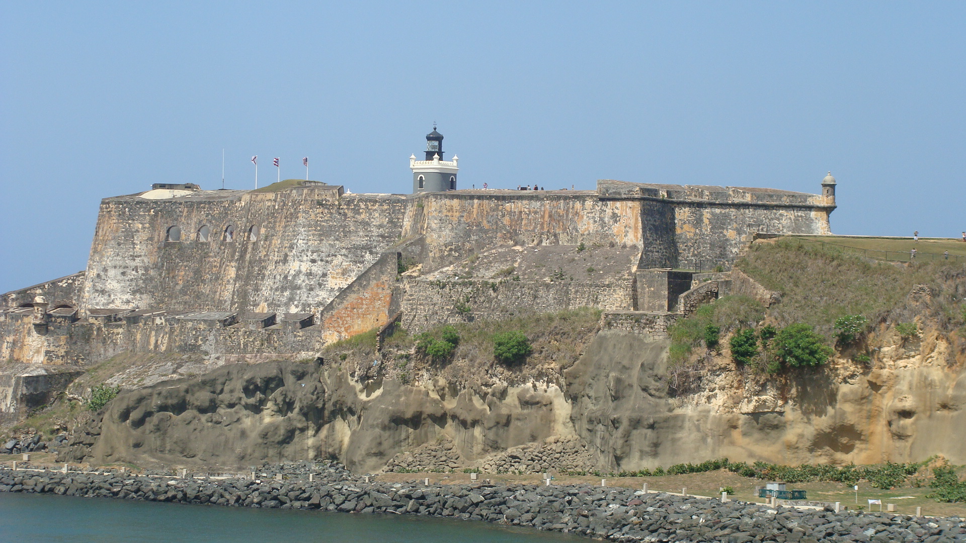 Sailing past El Morro