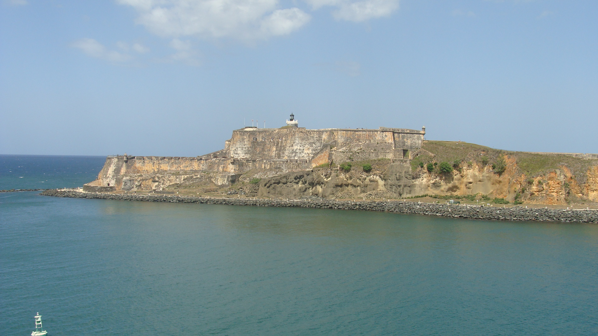 Sailing past El Morro