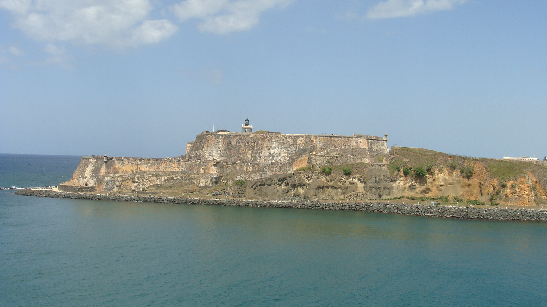 Sailing past El Morro