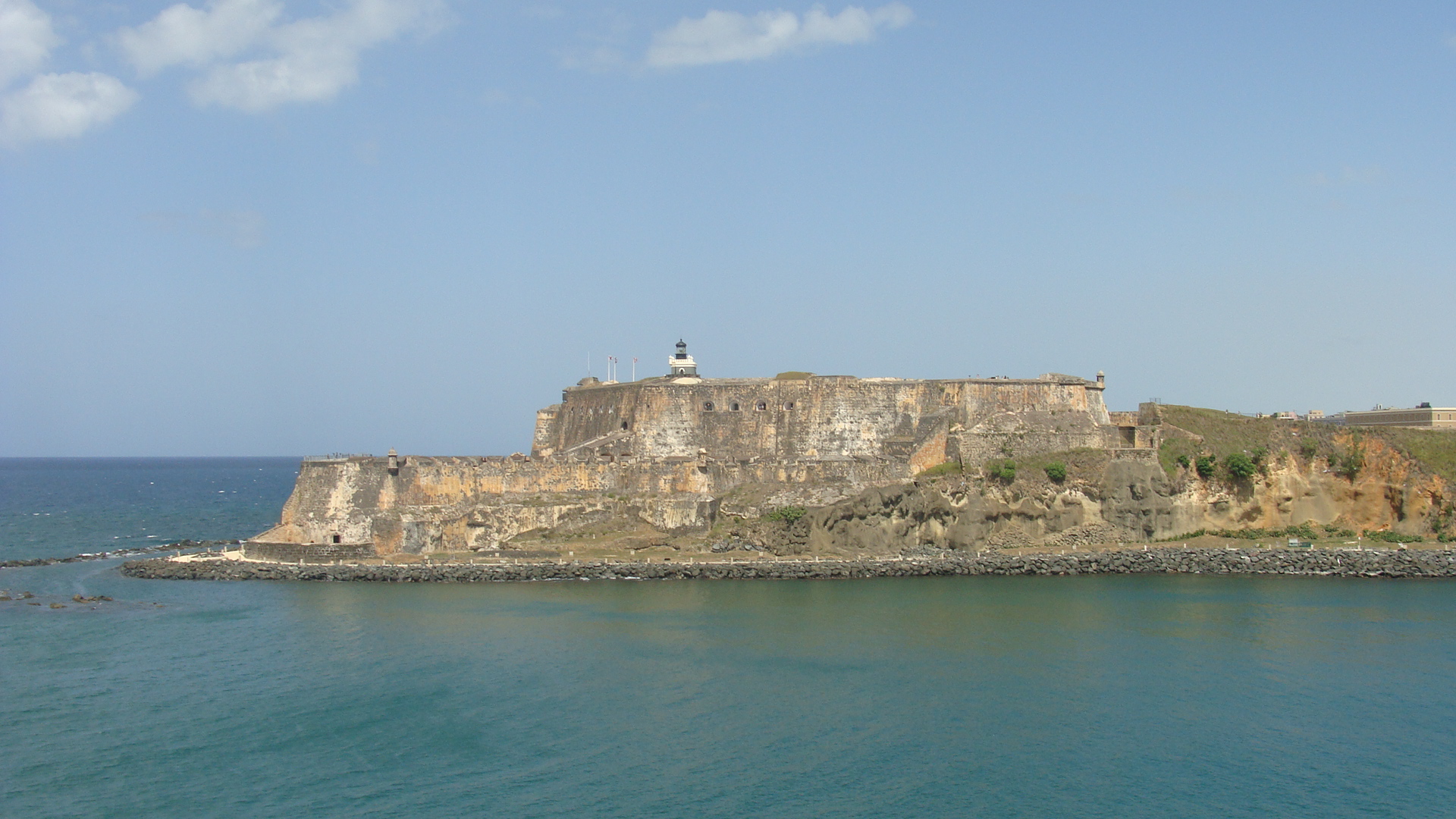 Sailing past El Morro