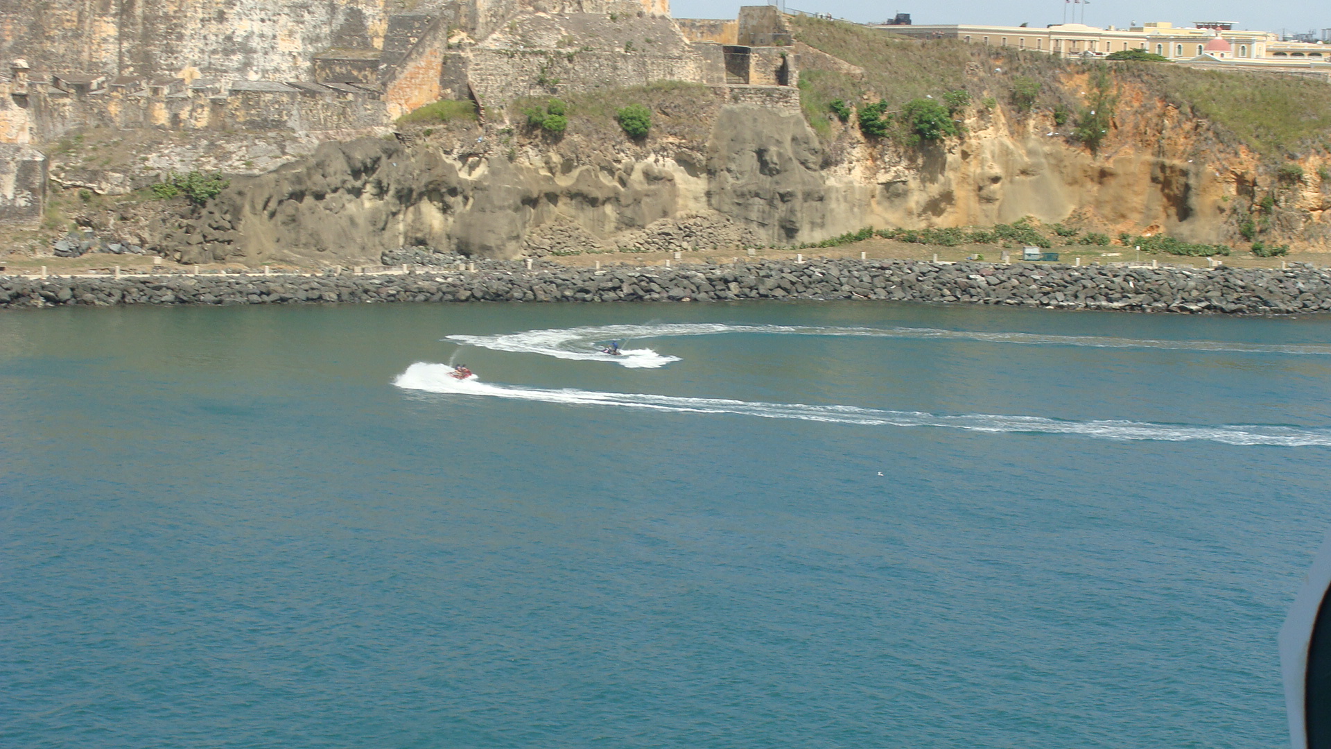 Sailing past El Morro